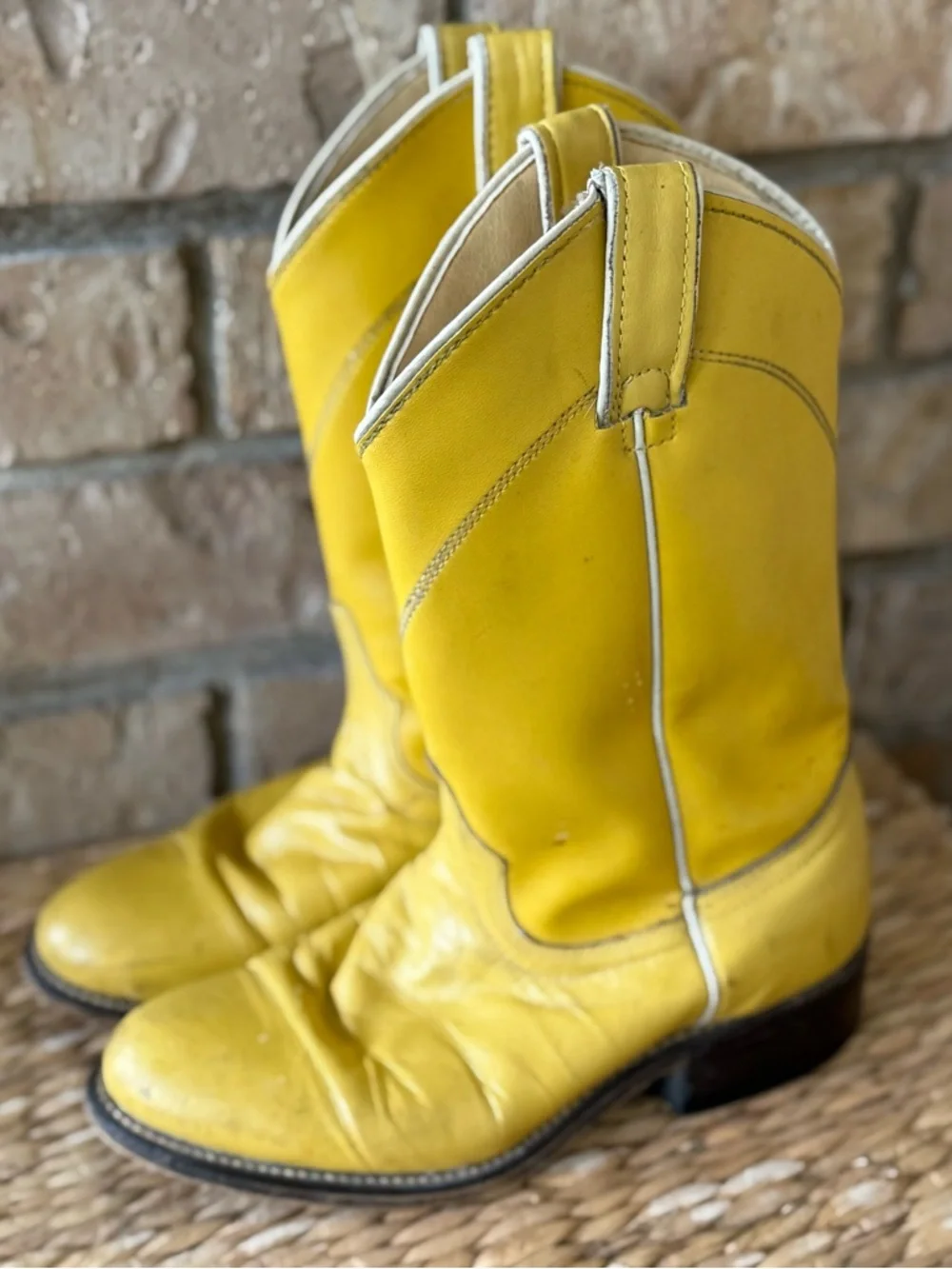 Laredo yellow Leather Cowboy Boots. Tan interior - Picture 5 of 8